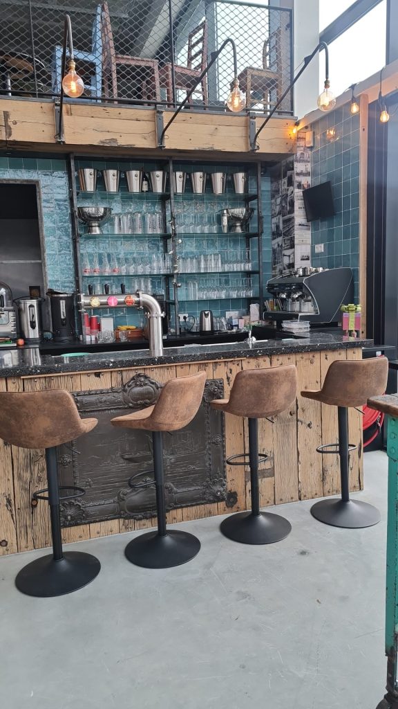 bar